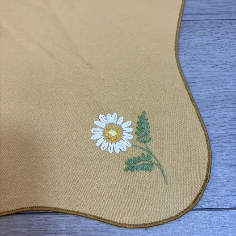 VTG Gold With Flower Embroidered Rectangle Table Cloth 48” X 66” & 6 Napkins